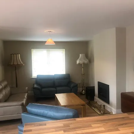 Woodland Retreat - 3 Bedroom House בית נופש