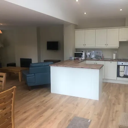 Woodland Retreat - 3 Bedroom House קאהיר