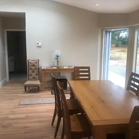 Woodland Retreat - 3 Bedroom House בית נופש