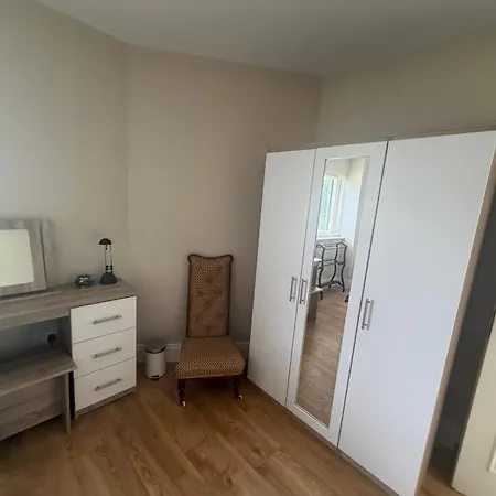 Дом отдыха 3 Bedroom House - Garden Wifi Free Parking *