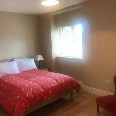 Woodland Retreat - 3 Bedroom House קאהיר