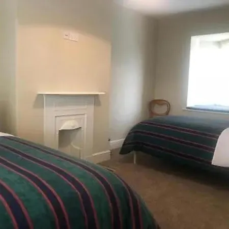 Woodland Retreat - 3 Bedroom House בית נופש קאהיר